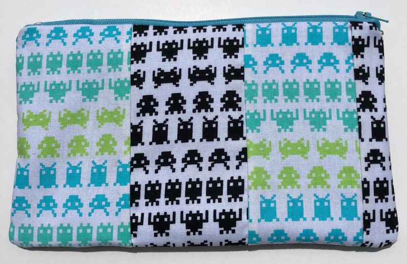 Geekery. Arcade Videogames Space Invaders Patchwork Zipper Pouch