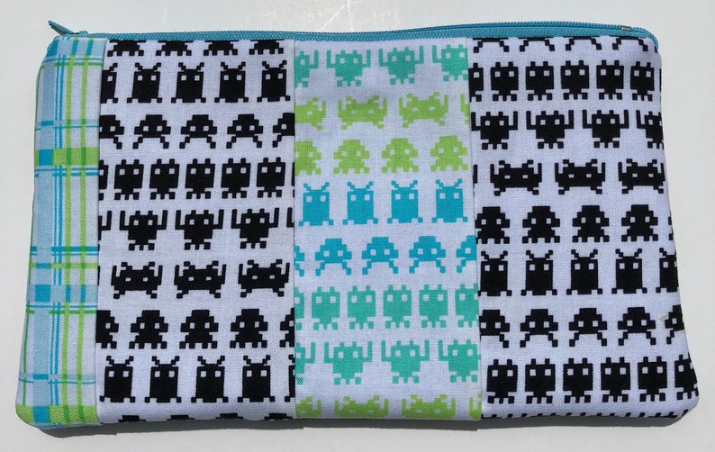 Geekery. Arcade Videogames Space Invaders Patchwork Zipper Pouch
