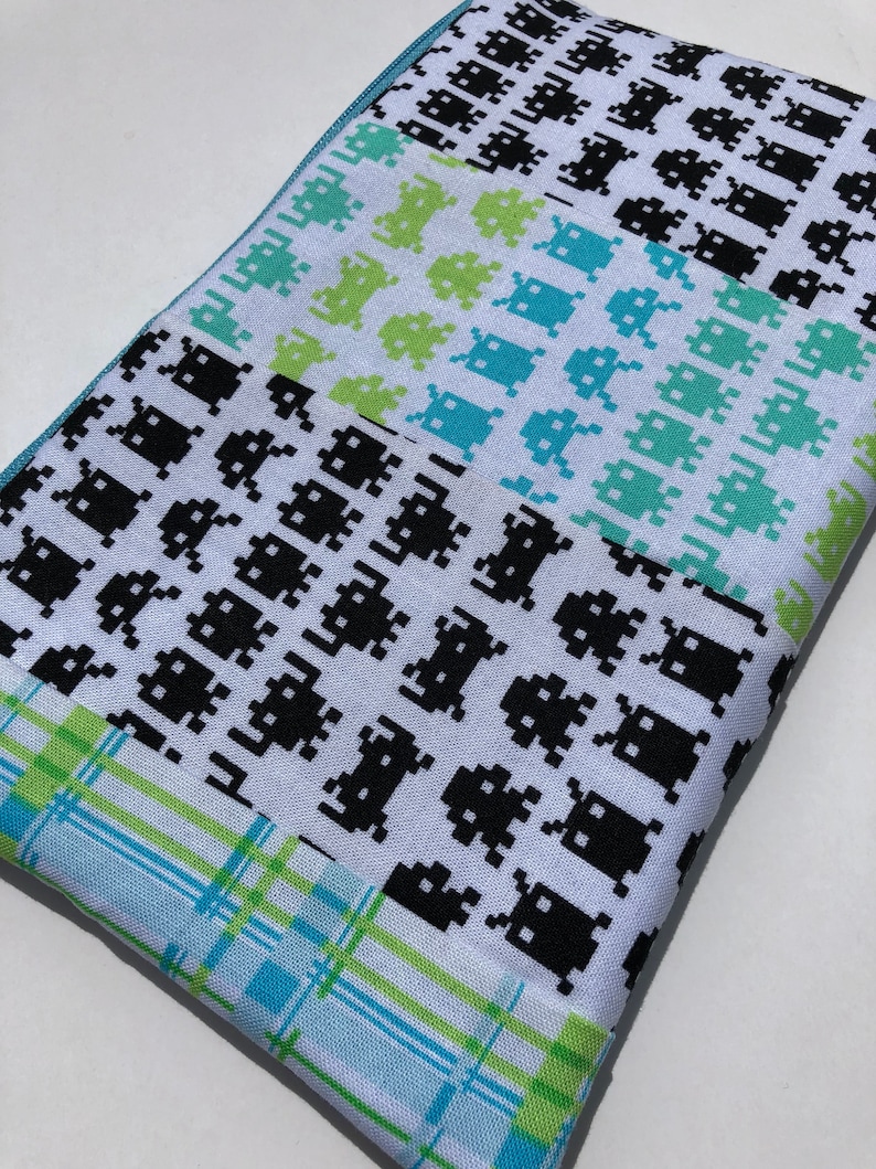 Geekery. Arcade Videogames Space Invaders Patchwork Zipper Pouch