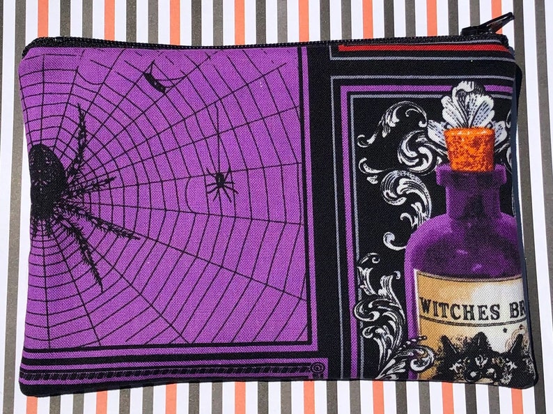 Witches Brew Spiderwebs Spiders Freshly Preserved Brains Zipper Pouch: Owl Halloween.