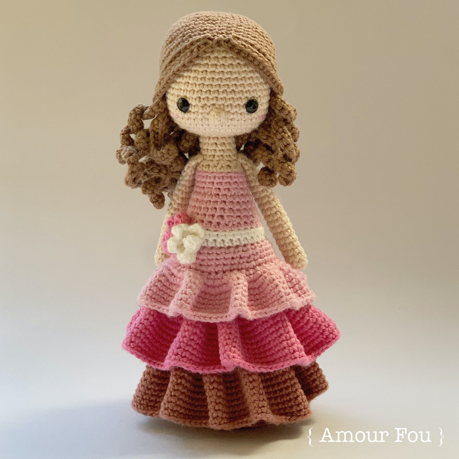 crocheted quinceanera dress Fifteen-year-old Noemi Mendez of Riverside County says it took months for  her to crochet her quinceaera dress. She hopes one day the dress will  become part of her family's tradition. #news #abc7la