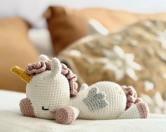 Froilán, the sleepy unicorn - Crochet Pattern by {Amour Fou}