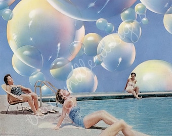 Cuadro de 8 x 10 pulgadas con bañistas en el cielo de burbujas, estilo surrealista, junto a la piscina.