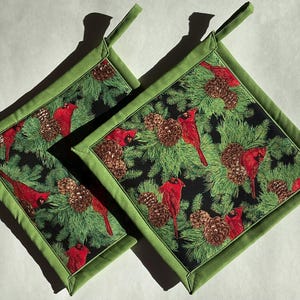 Cardinals in Pine Trees Medium Green Potholders, Cardinal Pot Holders, Cardinal Hot Pads, Hot Mats, Bird Theme Kitchen, Cardinal Decor