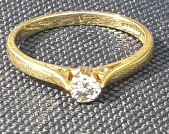 18ct yellow gold and 0.25ct diamond ring size UK M 1/2