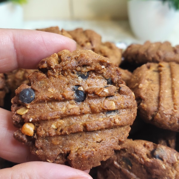 Healthy cookies:  with healthy ingredients including oats, whole wheat flour and date molasses, biscuits,homemadecookies بسكويت، كوكيز