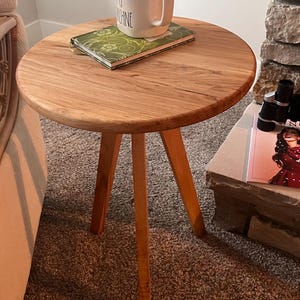 Hard Maple Wood Round End Table - Maple Accent Table for Living Room, Family Room & Entryway, Furniture
