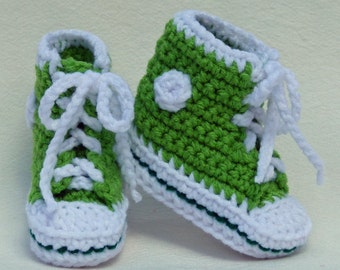 Botines de bebé tejidos a crochet, botines altos para bebé, Chucks verdes para bebé - tú eliges la talla y el adorno