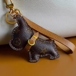 LOUIS VUITTON ルイヴィトン キーリング チャーム パピー 犬 Louis vuitton puppy keychain - Etsy 日本