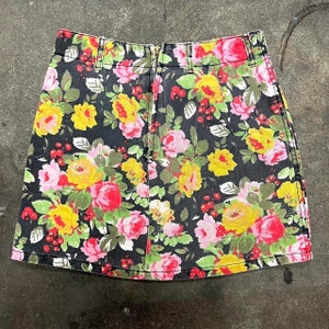 Mini-jupe en denim taille haute BONGO des années 1990 à imprimé floral fabriquée aux États-Unis, taille 25 pouces