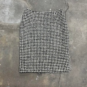 1990s Alberta Ferretti wool black and white houndstooth high waist pencil skirt size small
