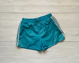 Pantalones cortos de fútbol Adidas vintage de nailon verde de los años 80 - Talla S