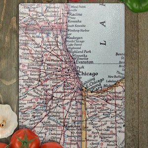 Chicago Illinois Map Cutting Board - Chicago Charcuterie Board - Chicago Airbnb - Chicago Wedding Gift - Chicago Cheese Board