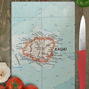 Kauai Hawaii Map Cutting Board - Kauai Map Charcuterie Board - Kauai Cheese Board - Kauai Kitchen - Kauai Airbnb Decor