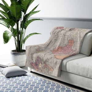 Vintage World Map Blanket – Soft Fleece Throw with Antique Global Map Design – Travel-Inspired Home Décor – Gift for Travelers