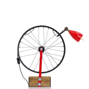 Schreibtischlampe, Recycling Fahrrad Rim Tischlampe, Industrielle Metall Schreibtischlampe, Industrie und Vintage Decor, Handgemachtes Geschenk