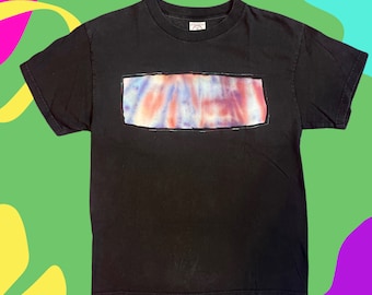 Camiseta con parche tie-dye