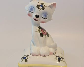 Vintage Enesco White Cat On Pillow Salt And Pepper Shakers Floral Flowers Japan