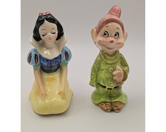 Disney Snow White And Dopey Salt And Pepper Shakers Kneeling