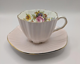 Foley Bone China Footed Teacup & Saucer EB 1948-63 Pink Scalloped Made England