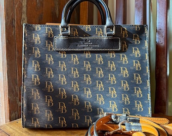 Bolso satchel Janine de Dooney & Bourke con monograma DB en negro y marrón + correa cruzada
