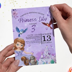 Puede incluir: Una invitación de cumpleaños lila con el texto "A Magical Birthday Awaits! Princess Lily Turning 3." Presenta una princesa de dibujos animados, pájaros, mariposas y un castillo. Incluye detalles del evento.