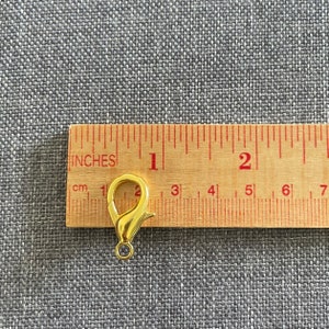 BOTANICAT Jumbo Enamel Pair Set of 2 Knitting Stitch Markers 1 x 18 mm gold ring 1 x Progress Keeper image 6