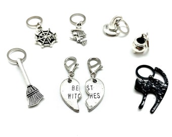 BEST WITCHES - Set of 8 Knitting Stitch Markers - 6 x 10 mm silver rings + 2 x Progress Keepers