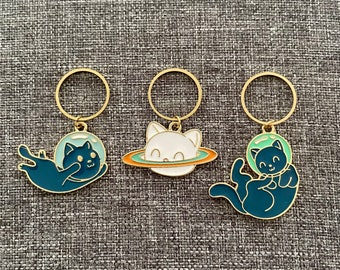 CAT COSMONAUT Jumbo Enamel Trio - Set of 3 Knitting Stitch Markers - 18 mm gold rings