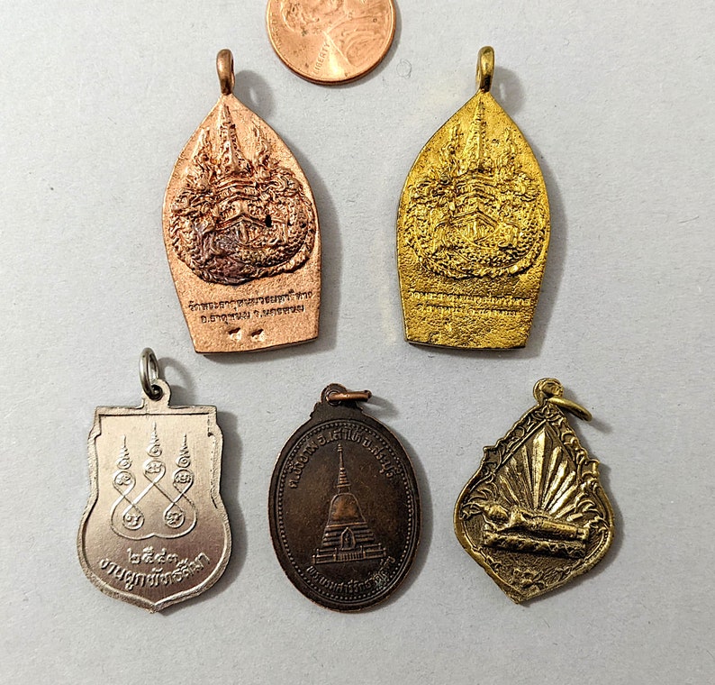 1 Brass Metal Buddha Pendant Medallion Amulet, 5 Available Designs, Your Choice Bild 2