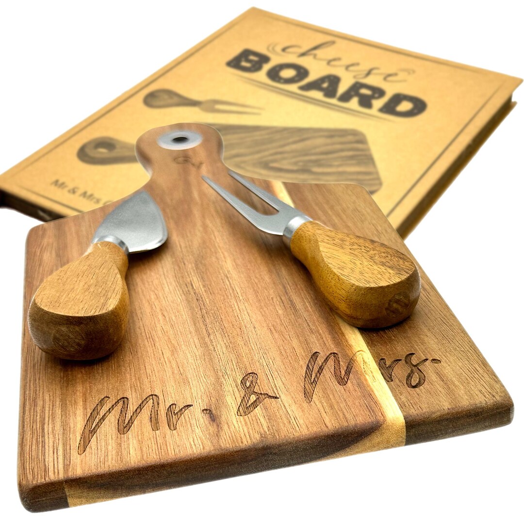 Engraved Acacia Wood Cheese Board Set – Mr. & Mrs. Wedding Gift - Etsy