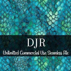 Könnte beinhalten: Nahtlose digitale Datei mit einem teal- und grünen Aquarell-Reptilienhautmuster. Das Bild hat ein dunkles Banner mit den Buchstaben "DJR" und dem Text "Unlimited Commercial Use Seamless File".