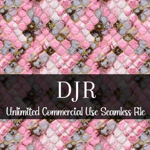 Könnte beinhalten: Eine nahtlose digitale Datei mit einem Schlangenmuster in Rosa, Grau und Gold. Das Design hat eine sich wiederholende schuppenartige Textur. Der Text "DJR" wird über dem Text "Unlimited Commercial Use Seamless File" angezeigt.