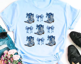 Camisa vaquera coqueta, camisa con lazo Toile de Jouy, camiseta de tendencia, estética coqueta, regalo bonito para hija, camiseta con lazo azul, camiseta con lazo azul