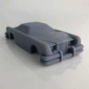 1/43 Lincoln Continental Mk. III Custom The Car Film (1977) Zestaw do sklejania modeli samochodów z żywicy ZNISZCZONY Wydruk 3D z defektami