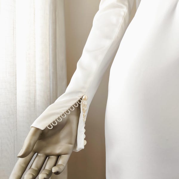 Detachable Soft Satin Bridal Sleeves with Button Detail, Handmade Wedding Sleeves, Custom Size, Ivory or White Bridal Accessory
