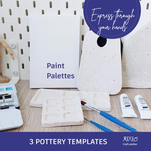 Puede incluir: Una colección de paletas de pintura de cerámica blanca, pinceles y tubos de pintura. La imagen incluye una paleta rectangular grande, varias paletas más pequeñas con secciones divididas y dos tubos de pintura. El texto dice "Exprésate con tus manos" y "Paletas de pintura".