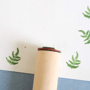Sello de goma sólida Whispy Fern