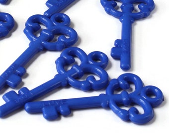 8 Royal Blau Schlüssel Charme Skeleton Schlüssel Charme Kunststoff Schlüssel Perlen Lieferungen Blue Key Charms Anhänger Perlen