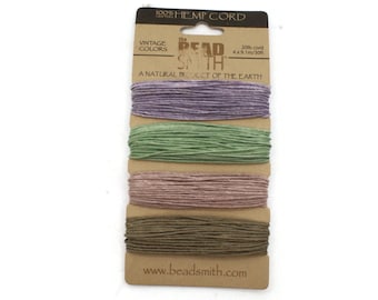 4-farbiges Hanfgarn-Set von The Bead Smith (Pink, Grün, Lila, Braun) – ideal für Perlenarbeiten und Schmuckherstellung.