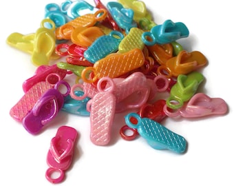 40 ciondoli per infradito, ciondoli per sandali di colori misti, forniture per la creazione di gioielli, perline per scarpe estive multicolori, ciondoli in plastica in miniatura