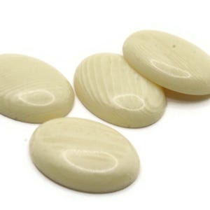 4 25mm x 18mm Ivory Swirling Oval Cabochons Vintage Lucite Cabochons Loose Plastic Tiles Jewelry Making
