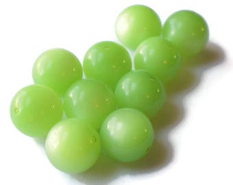 8 16mm Moonglow Lucite Beads Honeydew Green Beads Round Beads Vintage Beads New Old Stock Plastic Round Beads