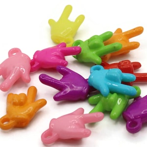 12 25 mm Kocham Cię Ręka Amerykański Język Migowy ASL Charms Mieszane Kolory Tęczy Duże Plastikowe Charmsy Biżuteria Tworzenie Koralików Materiały bM2