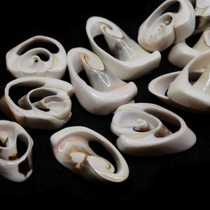 12 23 mm tot 30 mm gesneden schelphanger spiraalvormige plakkralen grote hanger strandkralen zeemeerminkralen hangers bedels schelphanger smileyboy