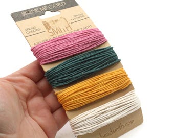 4-farbiges Hanfgarn-Set von The Bead Smith (Rosa, Blau, Gelb, Weiß) – ideal für Perlenarbeiten und Schmuckherstellung.
