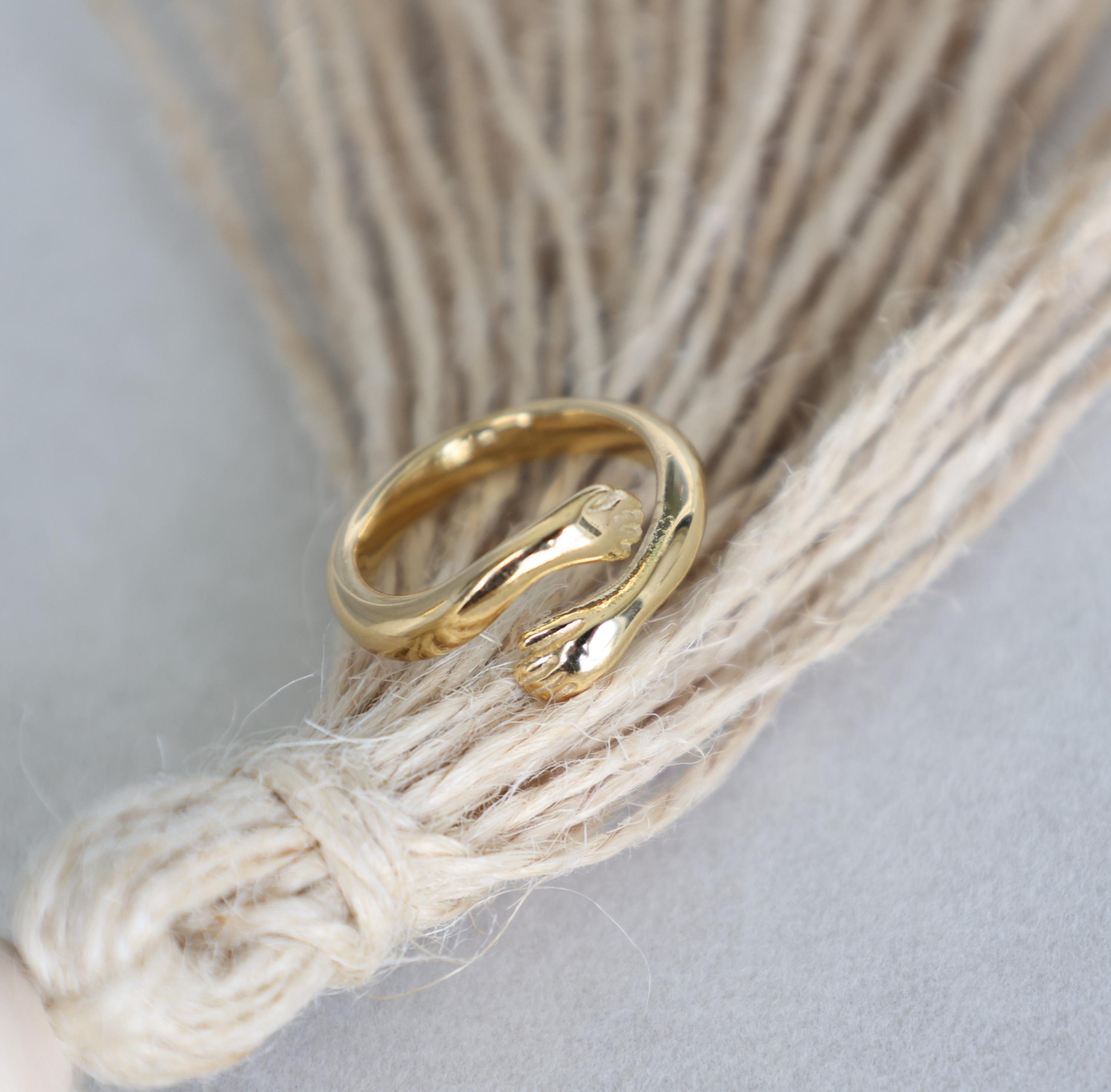 Hug Type Rings 18K Gold Hug Ring, Personalized Waterproof Small Hands Love Hug Ring ...