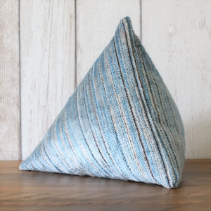 Butoir de porte en tissu, butoir de porte, cale de porte en tissu velours à fines rayures bleu, forme triangulaire, pyramide