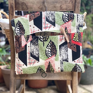 Peg Bag in Vintage 1950s Abstract Cotton Fabric Hanging Clothespin Bag With Wooden Hanger