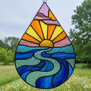 Teardrop Sonnenaufgang Glasmalerei-Sonnenfänger-Muster: Flusslandschaft (PDF-Muster, 6,5 &quot;Durchmesser)